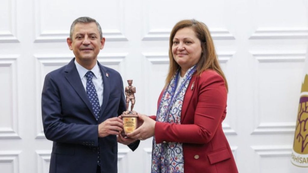 Burcu Köksal AK Parti’ye katıldı: Özgür Özel mesajları etkili oldu