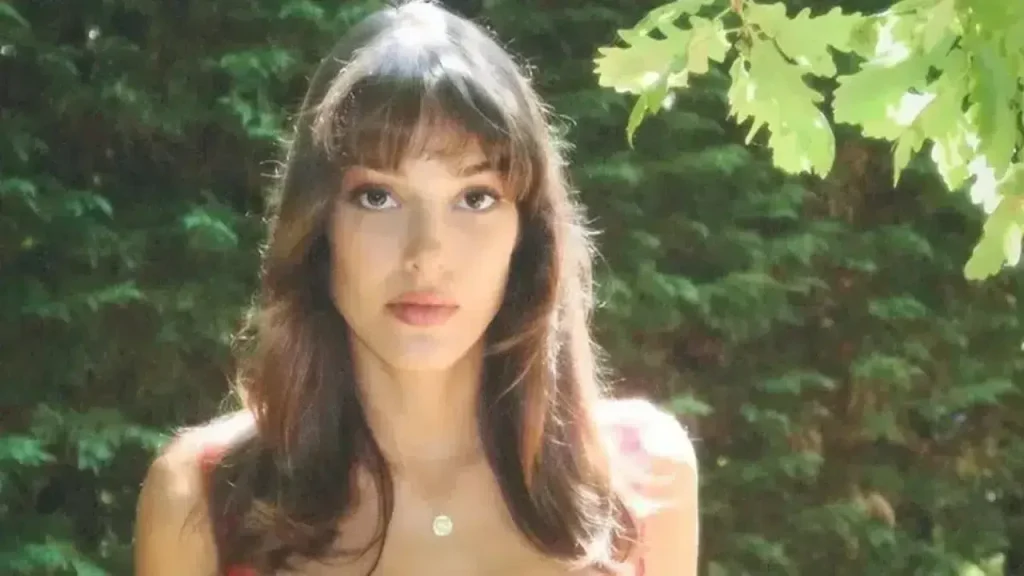 Cannes Film Festivali’nde Dilan Çiçek Deniz’in yeni tarzı dikkat çekti