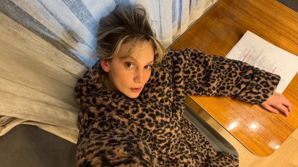 Farah Zeynep Abdullah, yeni film çekimlerinde oluşan morluklarını paylaştı