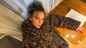 Farah Zeynep Abdullah, yeni film çekimlerinde oluşan morluklarını paylaştı