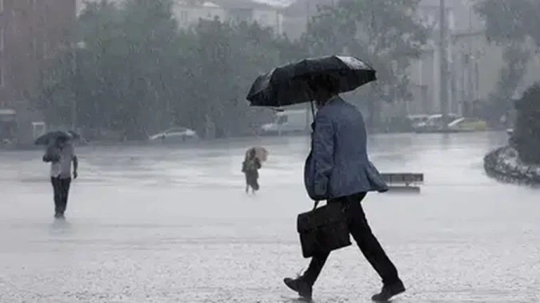 Meteoroloji ve AKOM uyardı: Hafta sonu sıcaklık düşüyor, sağanak geliyor