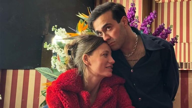 Serenay Sarıkaya ile Mert Demir’den sosyal medyada yeni aşk pozu